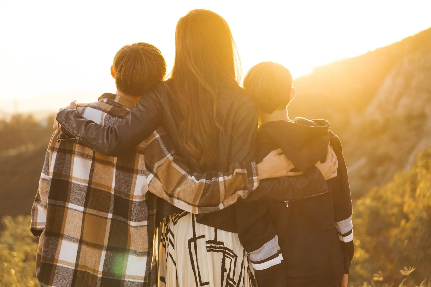 🕯️&ldquo;Here&rsquo;s to the bridge-builders, the hand-holders, the light-bringers, those extraordinary souls wrapped in ordinary lives who quietly weave threads of humanity into an inhumane world. They are the unsung heroes in a world at war with i