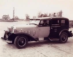 1932 Model M with Woodlite headlamps ( www.coachbuilt.com )