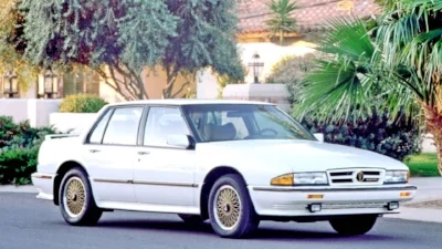 1988 Pontiac Bonneville SSE -It was Considered by many to be the best AMerican sports sedan of the 1980s. Performance-wise, the SSE absolutely delivered the goods. But When it came to looks, well... "pontiac style" couldn't help this corporate cutout of a full-sized car (www.youtube.com)