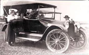 1916 Studebaker ( www.sudebakercarclubnsw.Au)