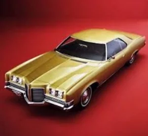 The signiture Poncho beak got a little out of hand on the 1971 Pontiac Catalina. I wonder if that V-shaped gash in my childhood pal Kenny Klien's garage is still there from when his BIG sister forgot where the brake was . ( www.Productioncars.com )