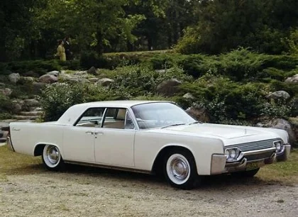 1961 Lincoln Continental ( www.nototiousluxury.com )