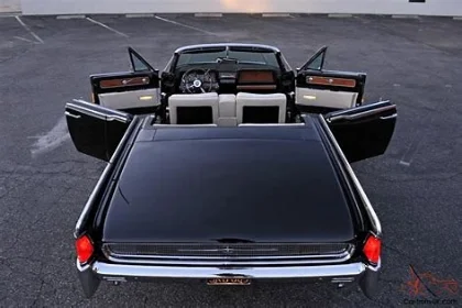 1961 Lincoln Continental Convertible ( www.CarsfromUK.com )