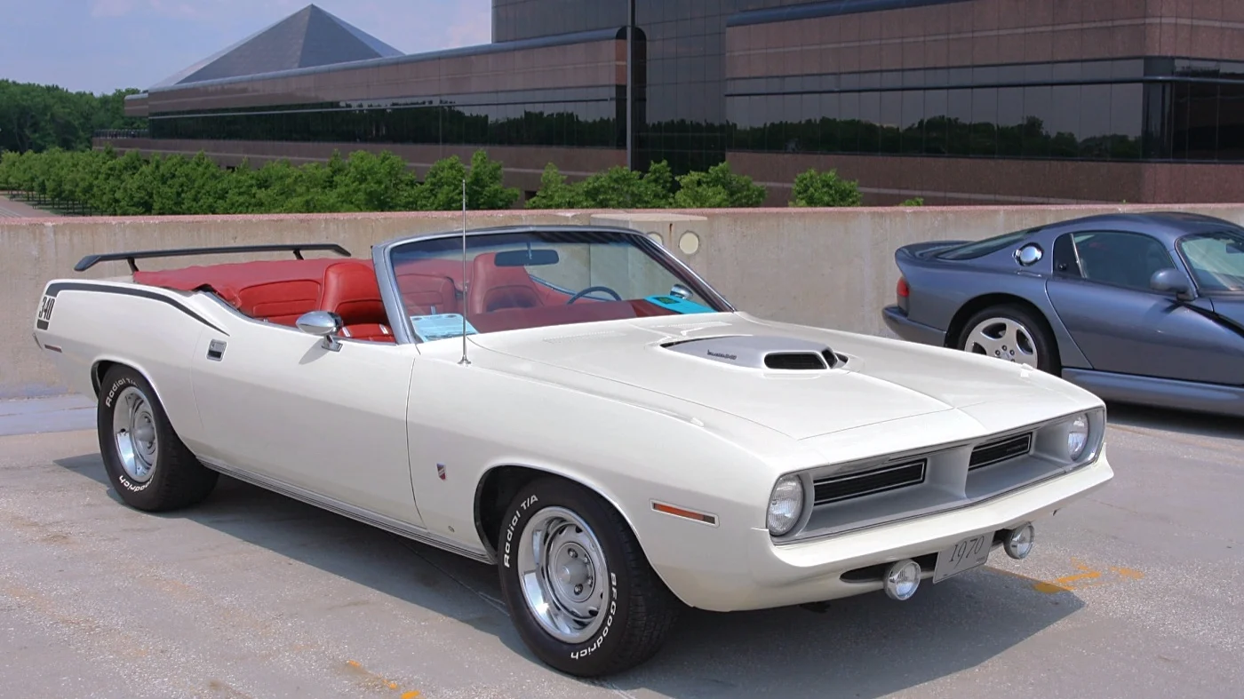 1970+Plymouth+%27Cuda_classiccarsphotedia.jpg