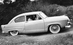1951 Kaiser Henry J (www.automobileBrandsofthePast.blogspot.com)