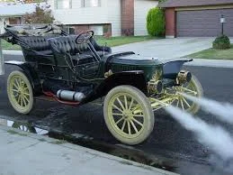 a 1910 Stanley Letting off some Steam (www.StanleySteamers.com)