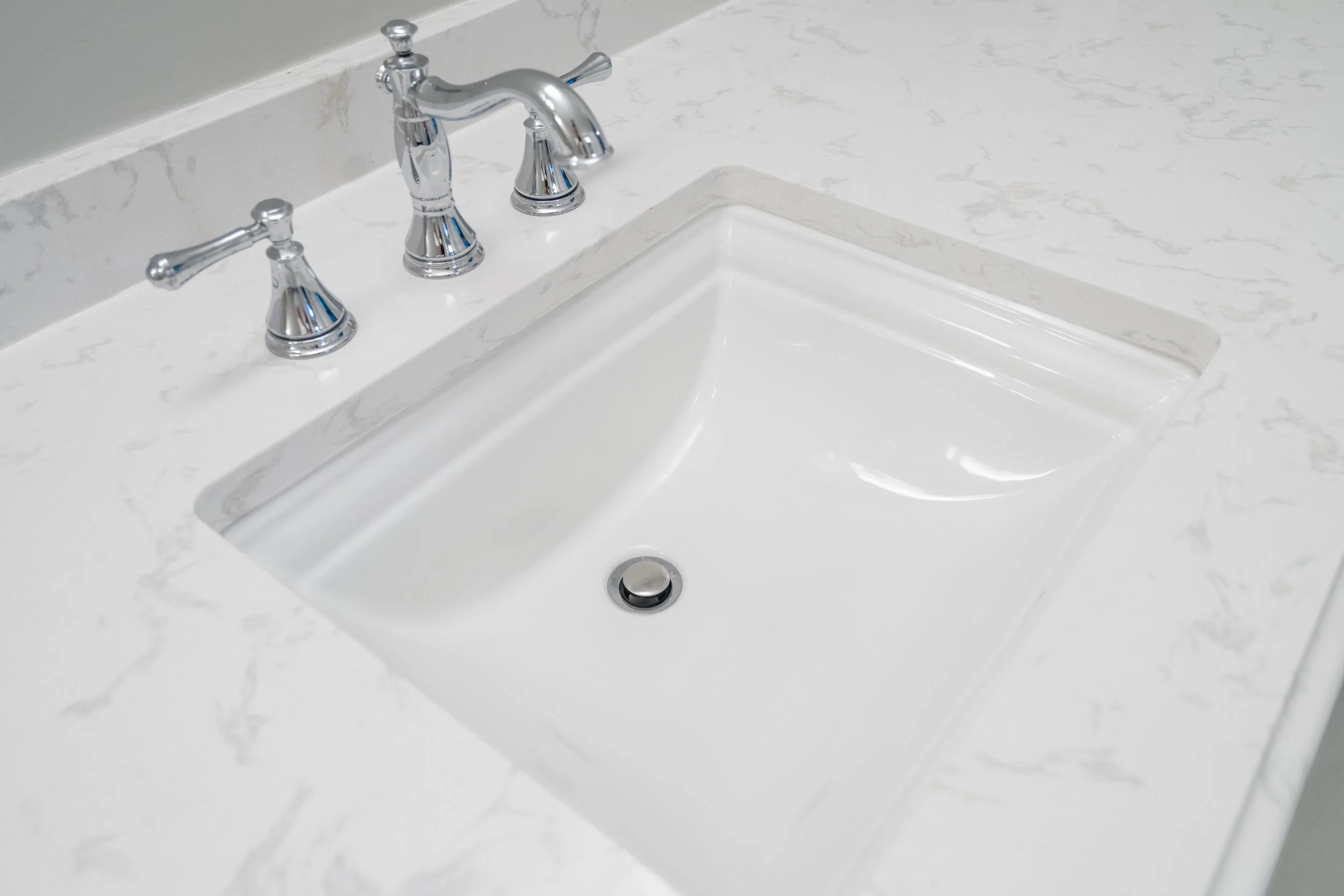 Kohler undermount sink with Polished chrome faucet and quartz countertops