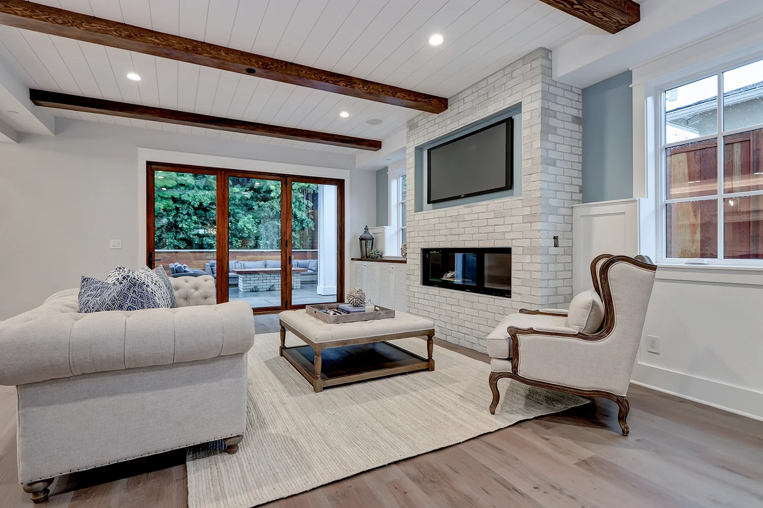 Skulick - 1716 Oak_Living room1.jpg