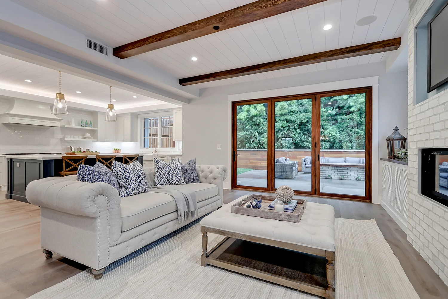 Skulick - 1716 Oak_Living room3.jpg
