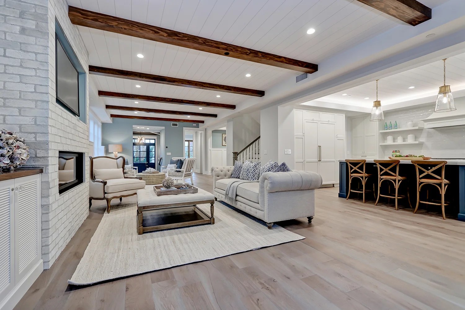 Skulick - 1716 Oak_Living room-Kitchen.jpg