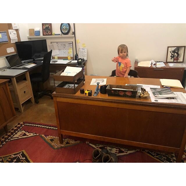 The &ldquo;Boss wave&rdquo;...... things must be going ok. 👍🏽
&bull;
&bull;
&bull;
&bull;
#girlboss #clem #uhoh #tightenup #boys 
#Builder #futurecontractor #contractor #girlcarpenter #gogirl #oopsiepoopsie