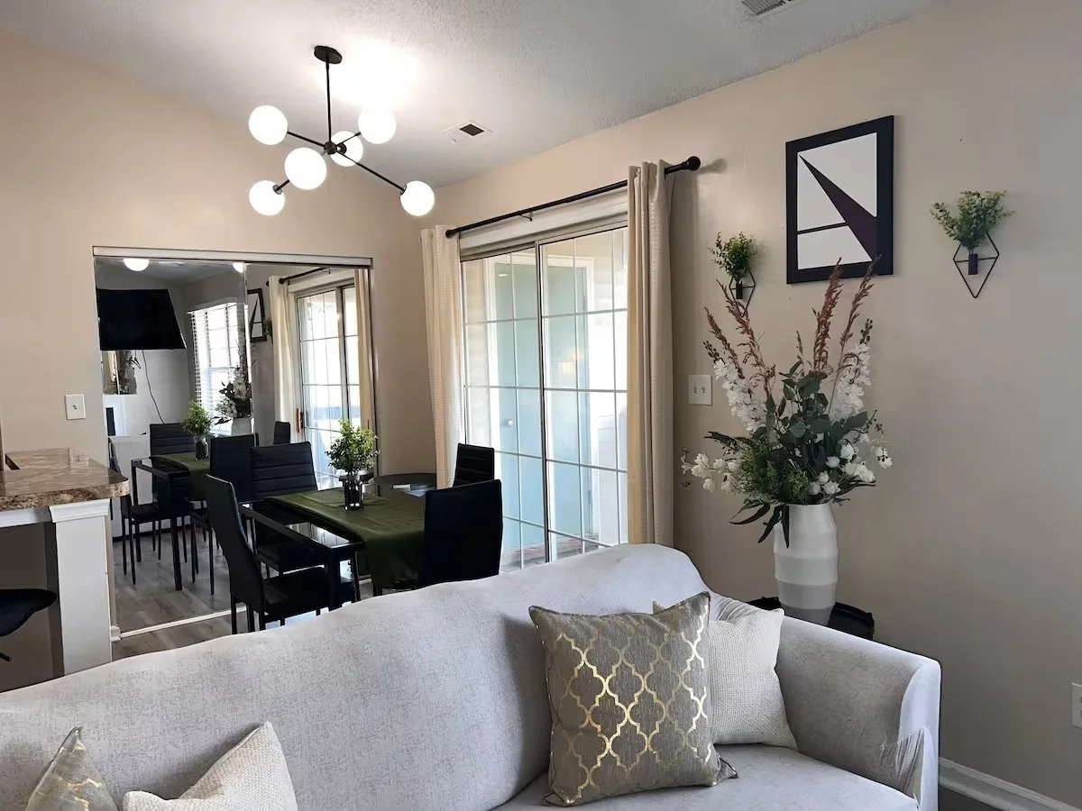 2-bedroom furnished condo with balconies in Hampton, Virginia