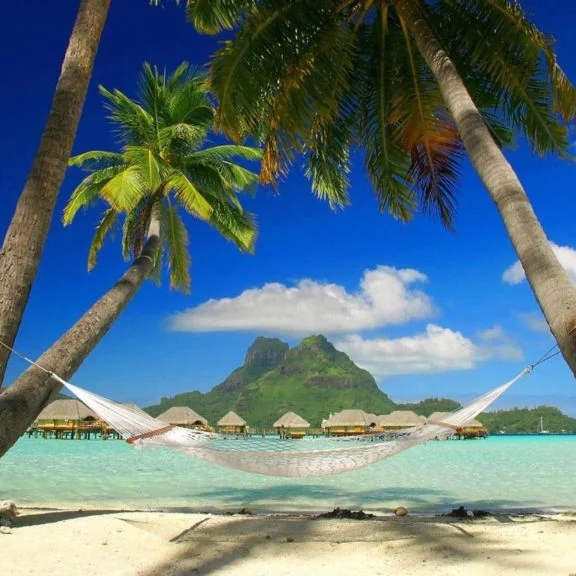 A-Brief-Guide-to-Living-on-the-Cayman-Islands-768x576.jpg