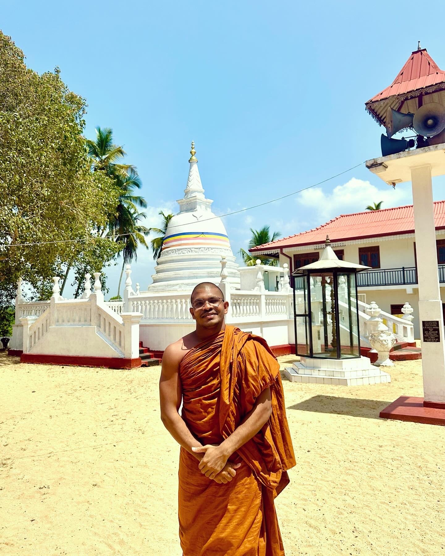 A Buddhist monk in Sri Lanka.jpg