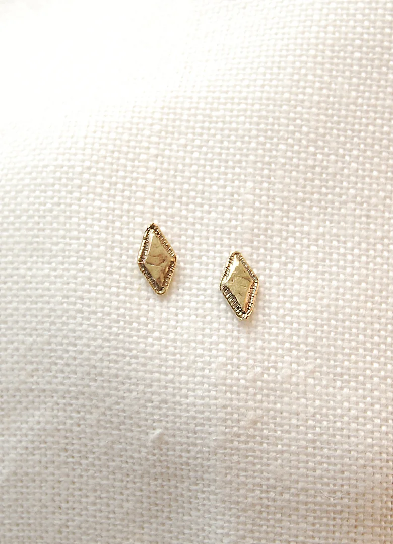 dia stud-bronze-hawkly.jpg
