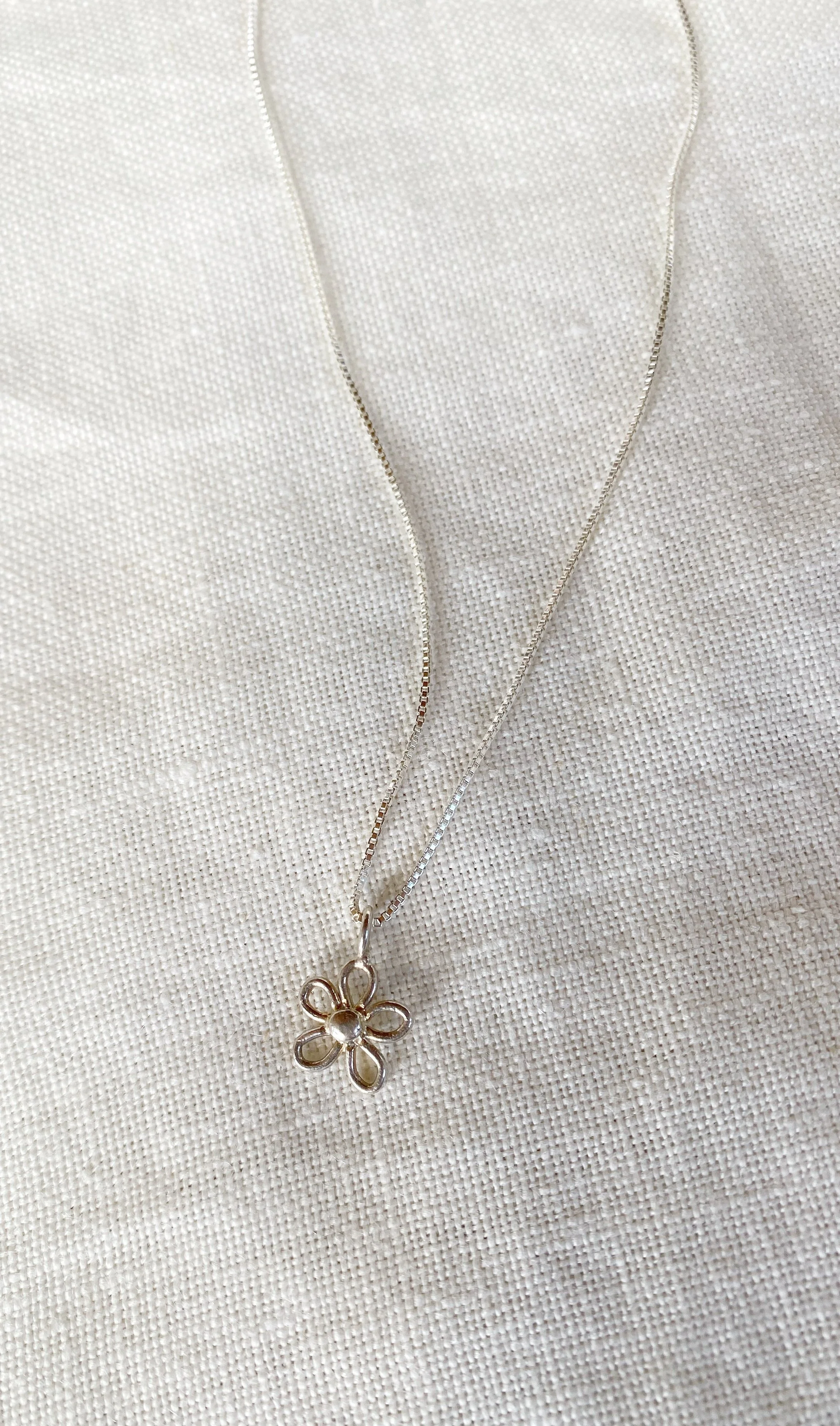 Bloom Mini Necklace Silver.jpg