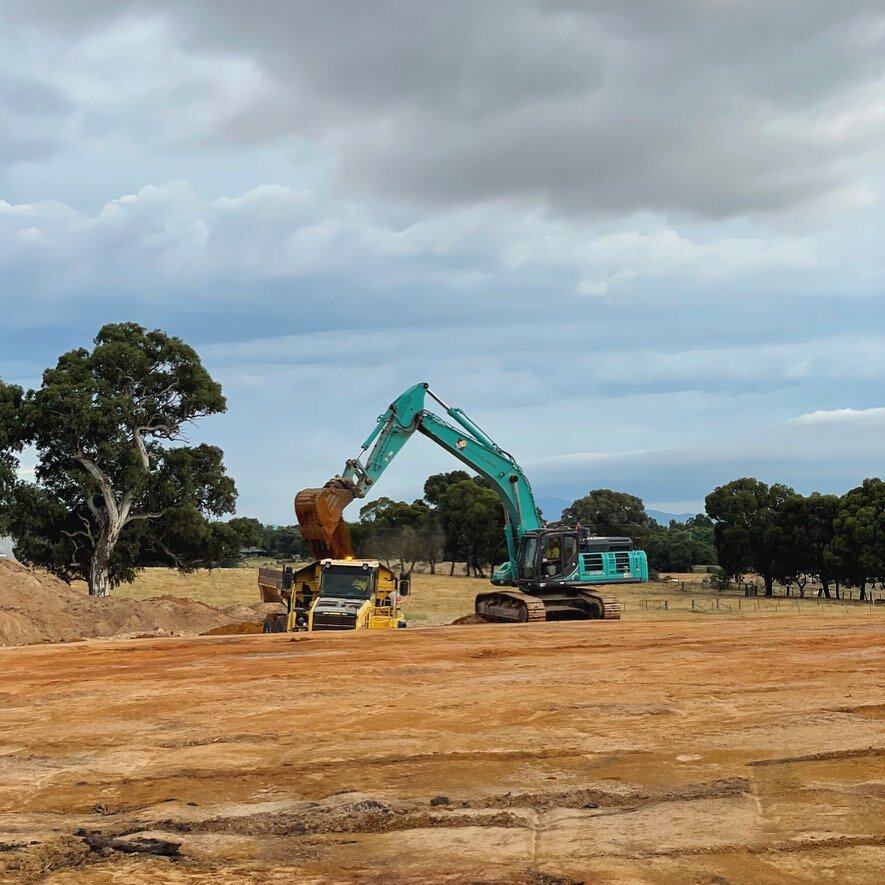 Cloudy morning on-site at the MASS Farm 🌥 #mansfieldconstructions