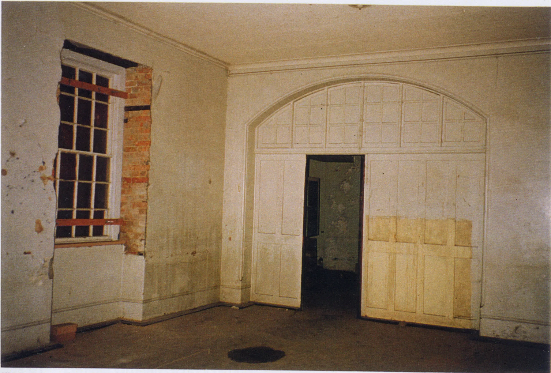 Inside the central wing, prior to the building's restoration (Tanner and Associates Architects)
