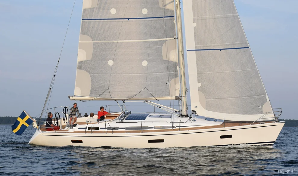 X-Drive Silver full-batten mainsail and roller/furling genoa on a Linjett 43.