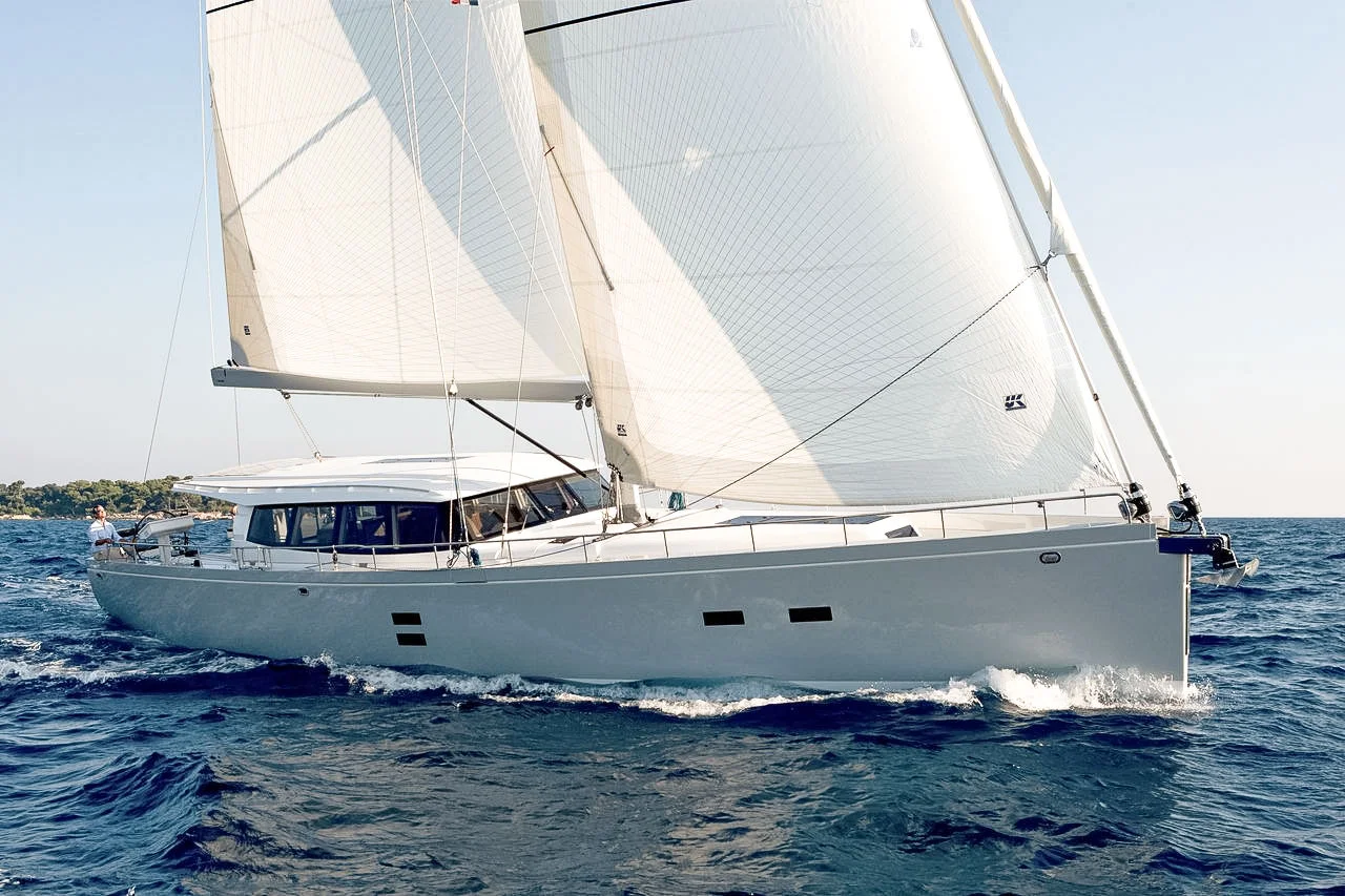 Notice the all-white look of Tape-Drive Silver sails. Click to enlarge.