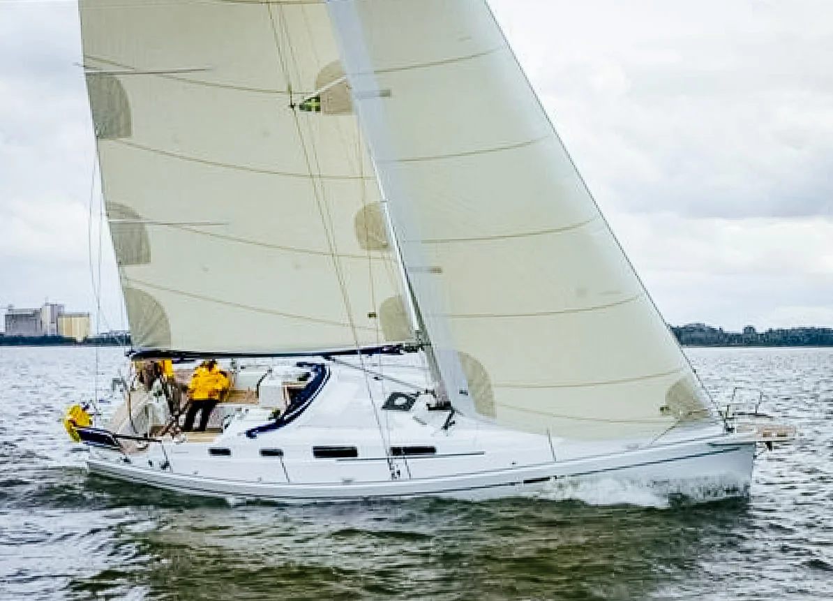 Polyester Flex mainsail and non-overlapping cruising genoa.