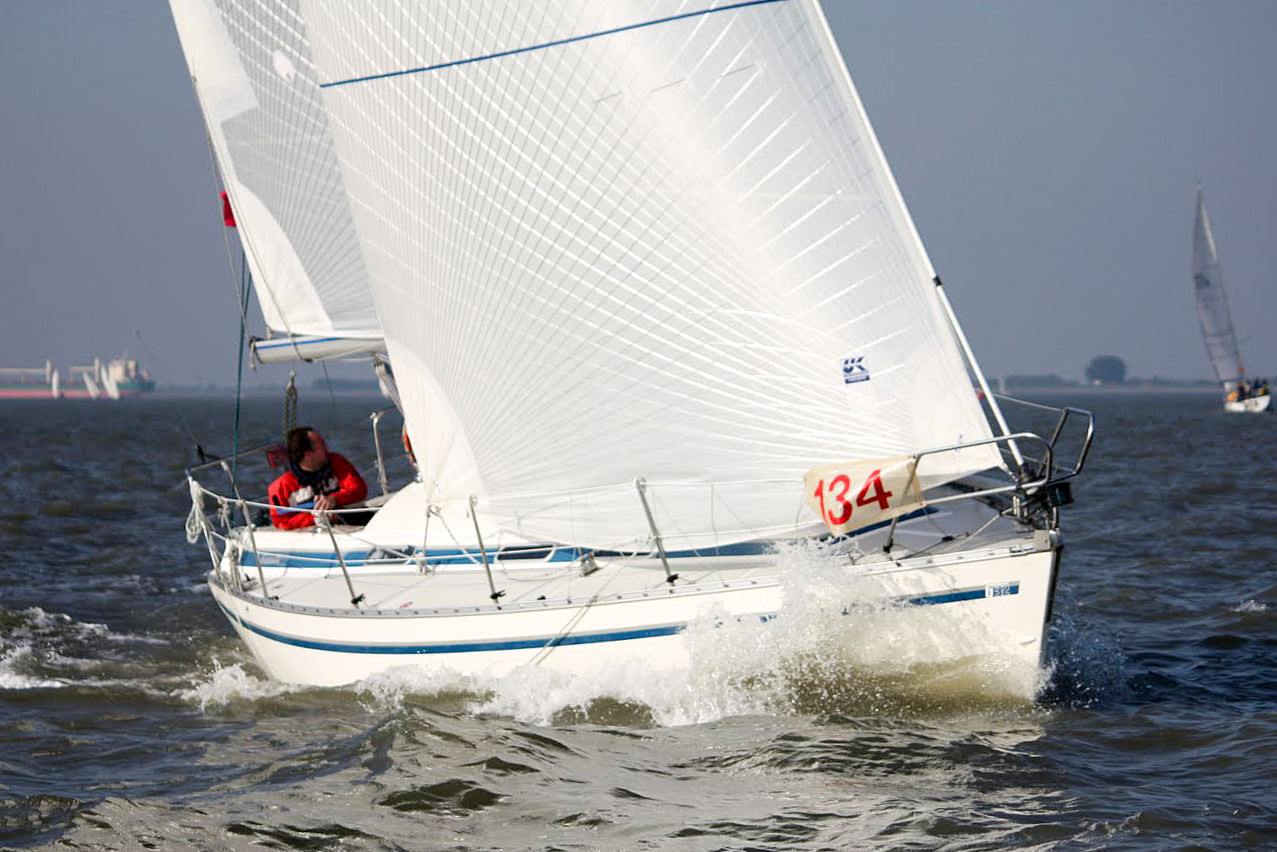 A 31-foot cruiser-racer with a set of Tape-Drive silver sails. Click to enlarge.