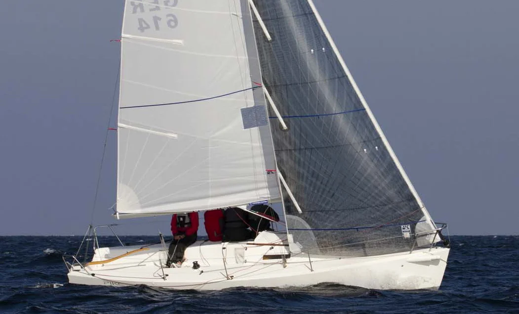PIKE sailing upwind with her radial-cornered dacron main and Technora Titanium jib.