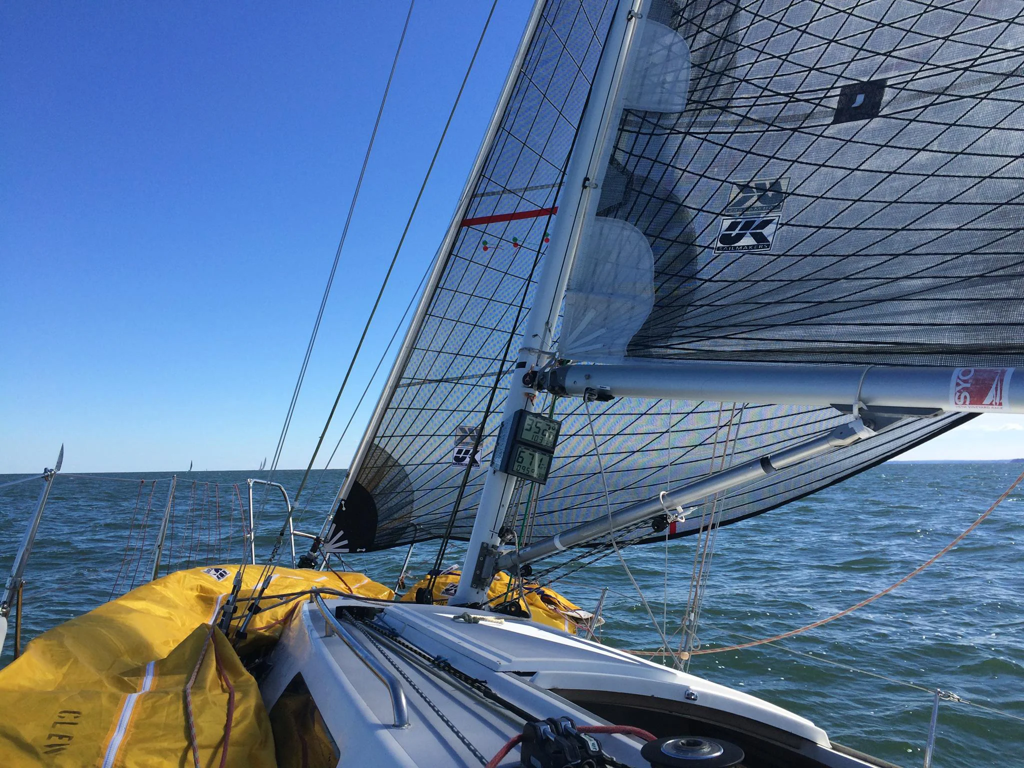 This image clearly shows the visibility you get with a high-clewed Jib Top. 