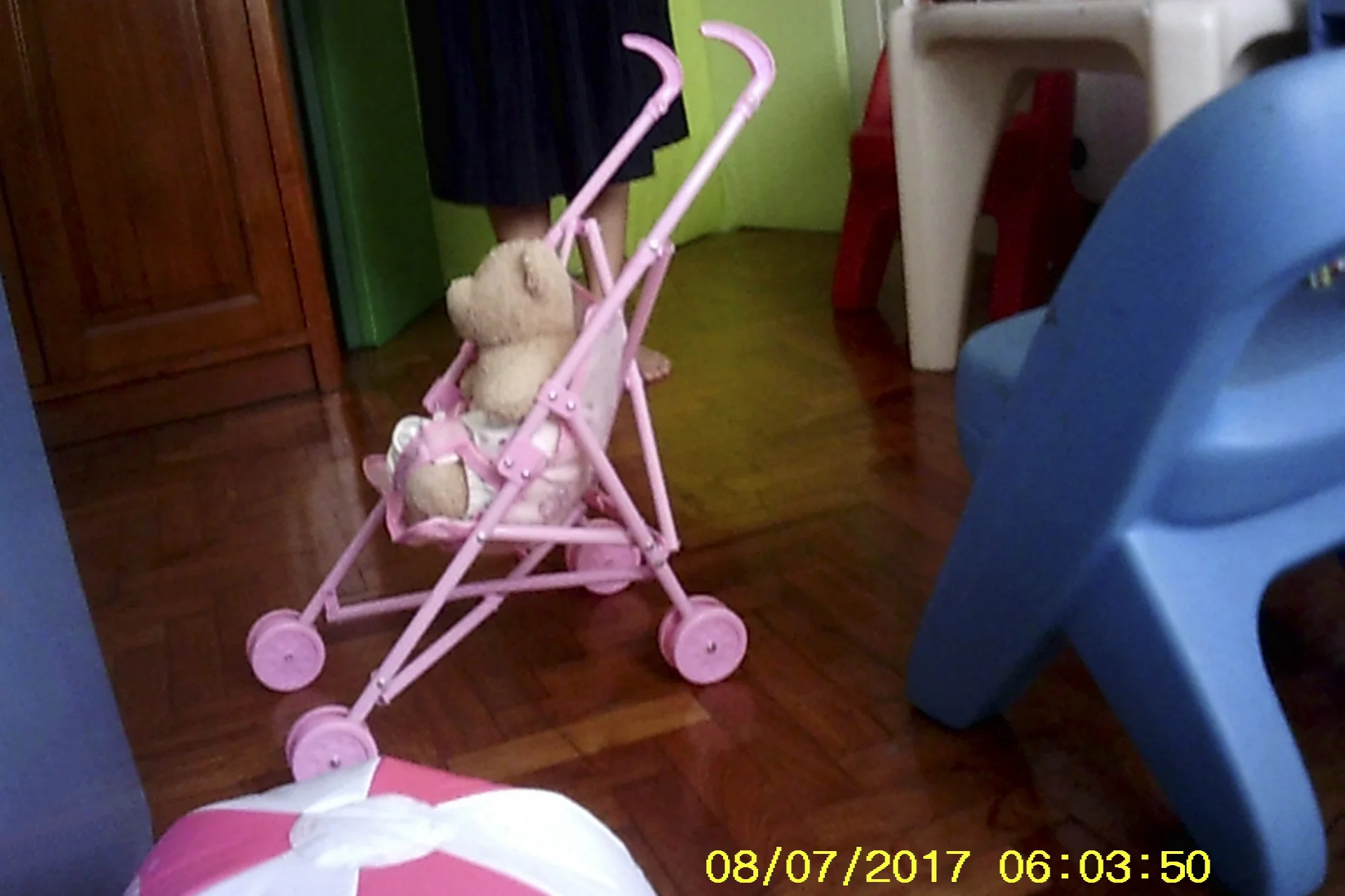 yiyi standing behind my baby