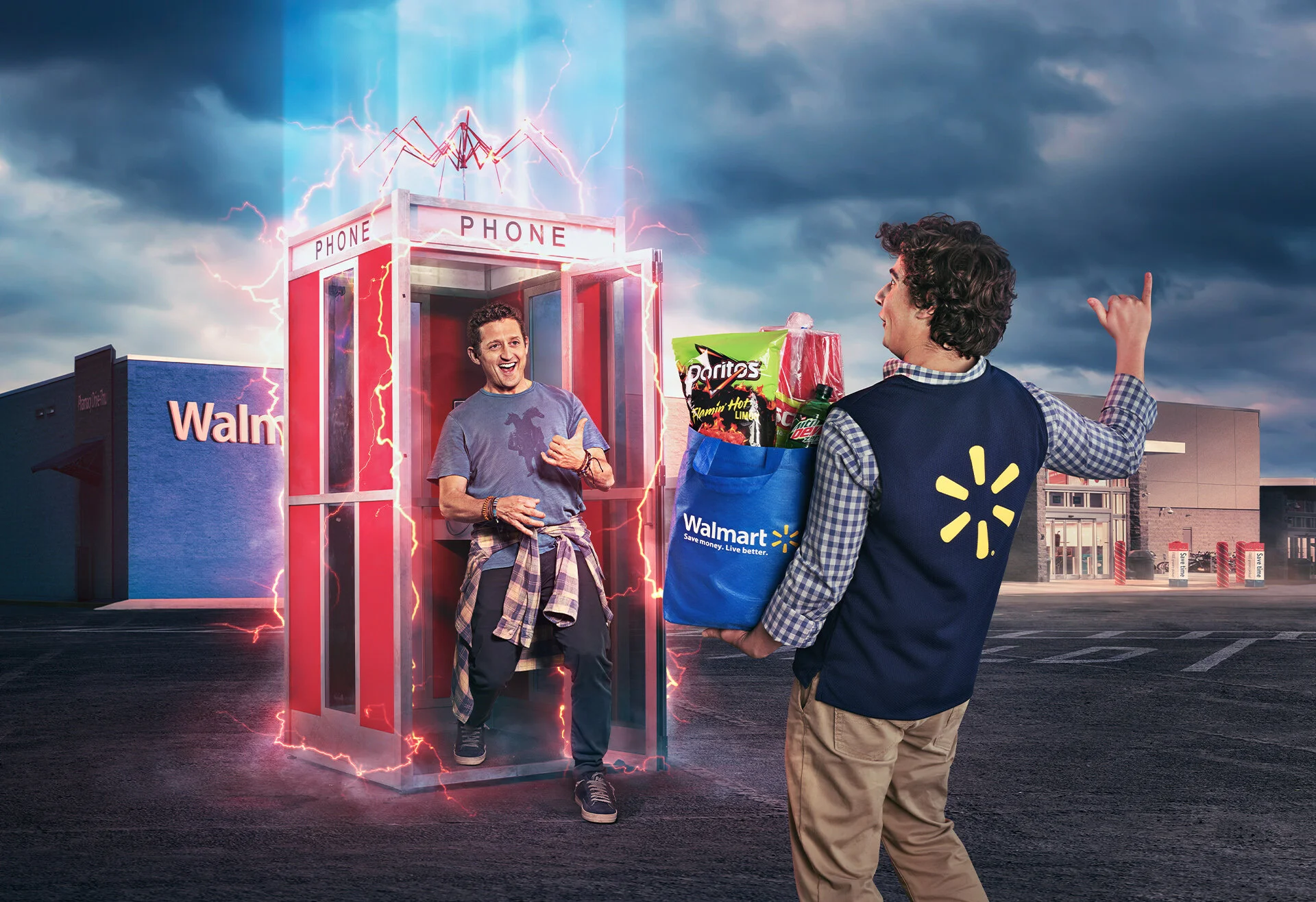 WALMART / FAMOUS VISITORS — Rodrigo Panucci