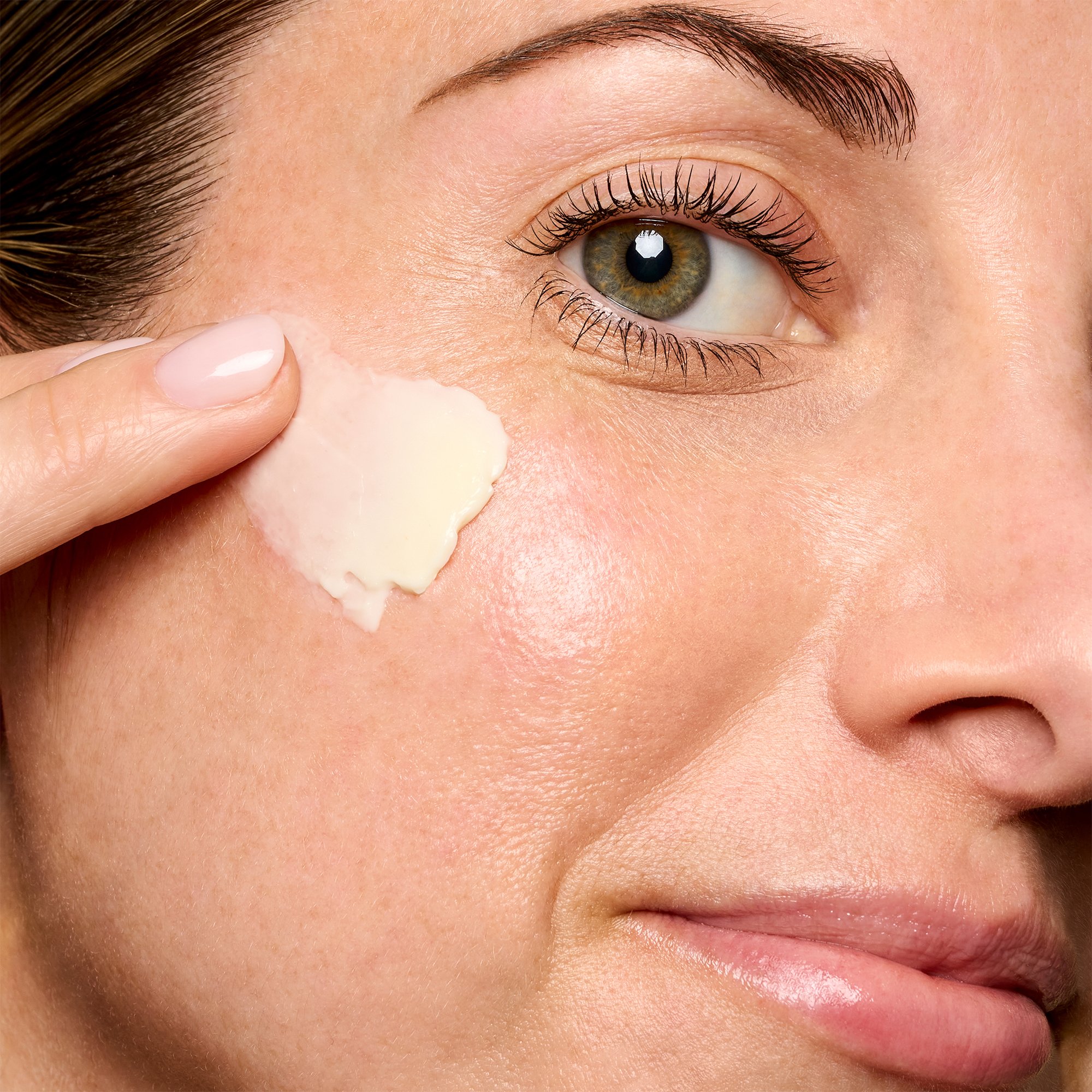 BB_FY25_PDP_IMAGE_VEFB_Texture_Swatch_On_Cheek.jpg