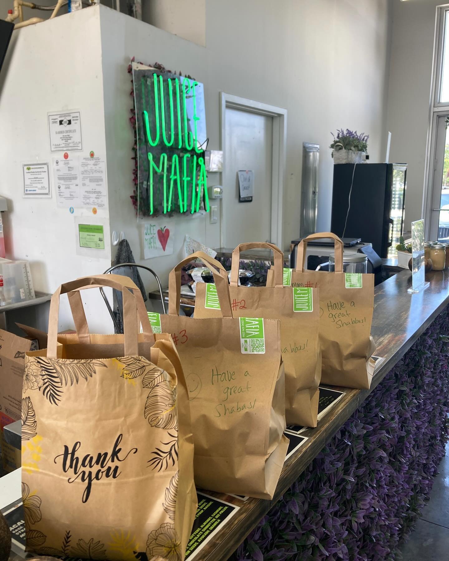 Family wellness packages going out this morning! 

What better way to start off the work week that ensuring everyone in the house has easy, delicious, healthy options to choose from? 

All of our family wellness packages are customized to meet the ne