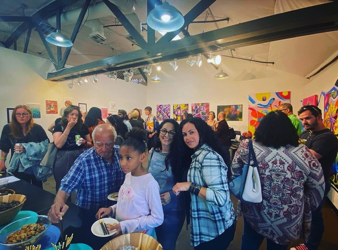 Packed house in @openartlasvegas ✨

#theartsfactory #theartsfactorylv #photo #photography #potd #photographer  #amazing #vegasart #dtlv #dtlvfans #downtownvegas #lasvegas #702 #18b #artsdistrictlv #vegas #vegasartscene #shopsmall #vegasartgallery #ne