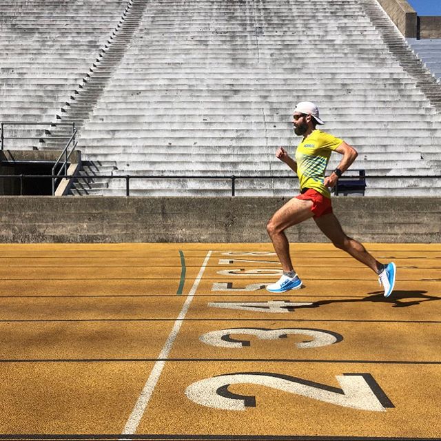 Back at the track! Getting after some leg speed. Going after a Road marathon PR this fall. 💪🏻
.
.
#marathontraining #trackworkout #hokaoneone #timetofly #victorysportdesign #os1st #squirrelsnutbutter #drymaxsocks #headlandsbrewing #nakedrunningband