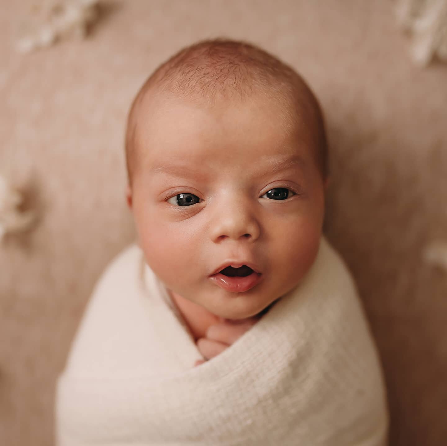 That newborn gaze 😍