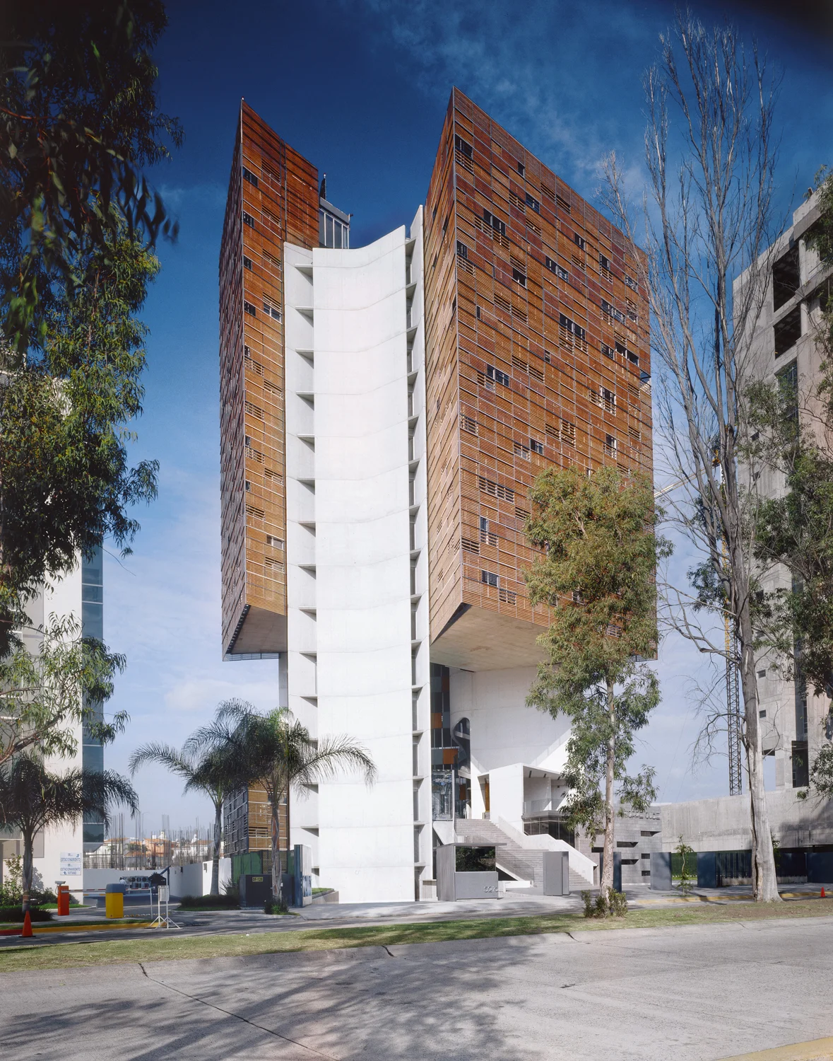 Estudio Carme Pinòs’ Torre Cube, Guadalajara, México
