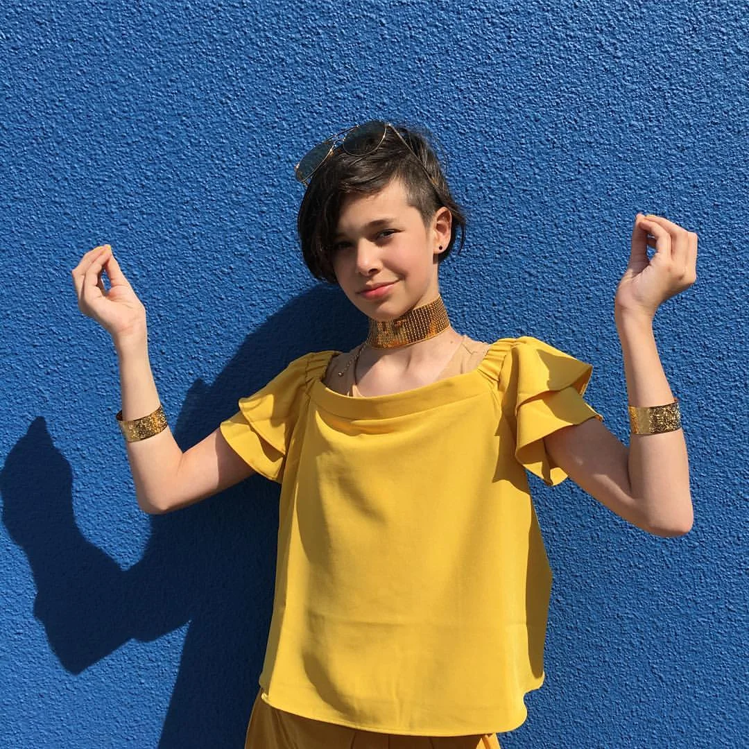 Me, showing off my Lumiere disneybound.
