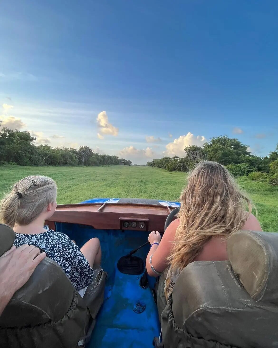 Our guests off for a sundowner cruise ❤️

Thank you @lulapinkloves for staying and sharing your travels with us!

#Airstrip #Landrover #Adventure #Escape #Sunset #Sundowner#Explore #MandaBay #Lamu #SccKenya #Iamatraveler #Tembeaakenya #MagicalKenya