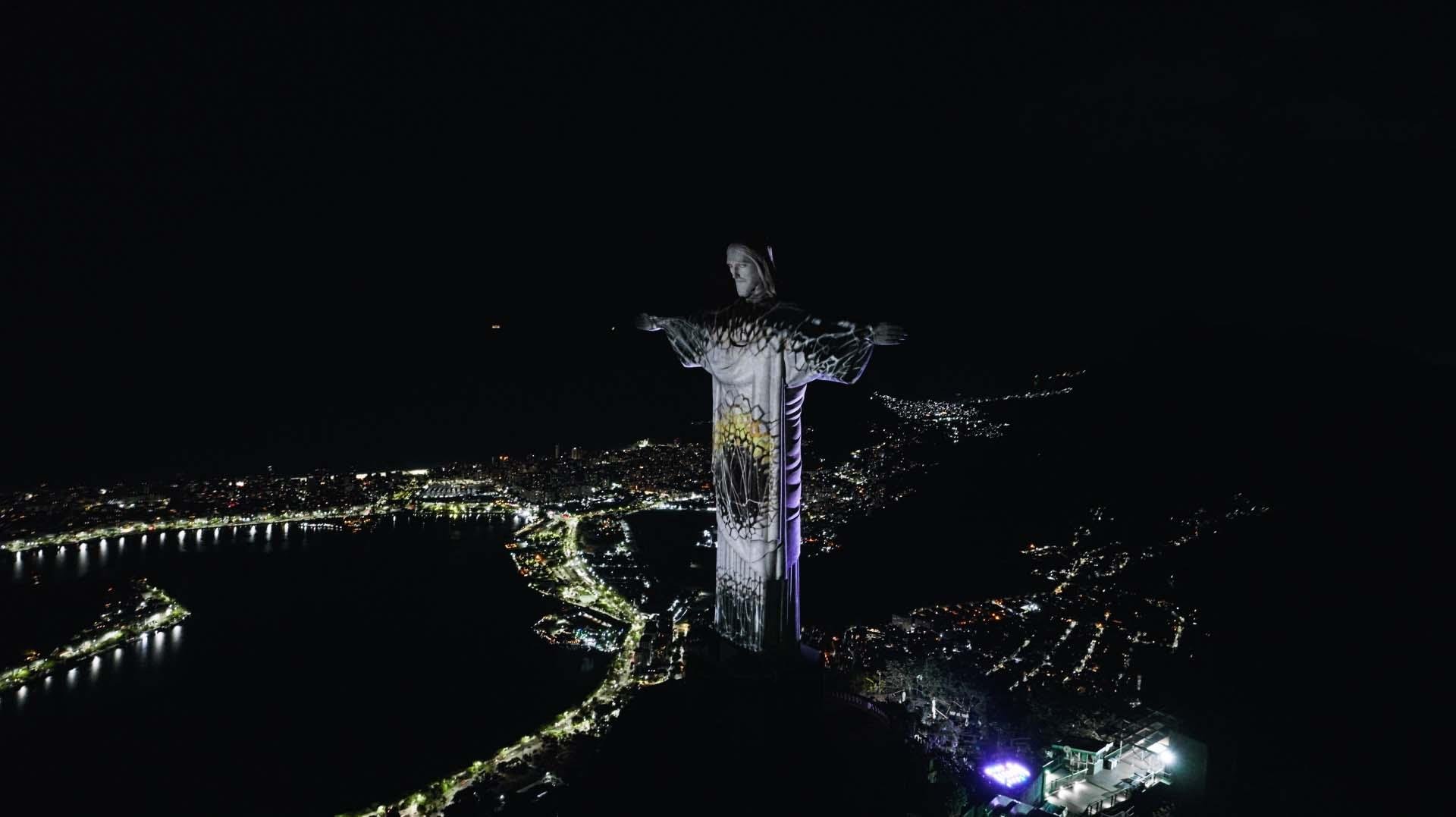 8-christtheredeemer-corcovado-riodejaneiro-dirtymonitor-barco-agoria-projection-mapping-entertainement-technology.jpg