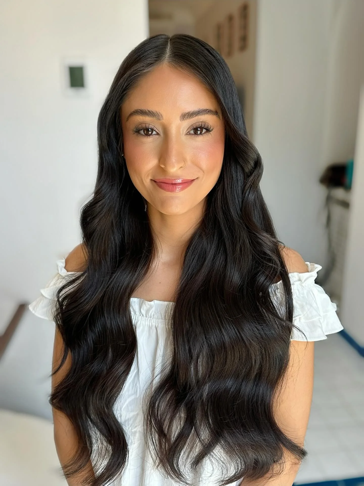 Gorgeous Alisha in Ravello 🩵🫶🏻 such a delight doing hair and makeup for this beauty 🥰

Alisha had naturally long hair but had a row of weft extensions added for an extra glam look 💁🏼&zwj;♀️

#makeupartistitaly #hairstylistitaly #weddinginitaly 