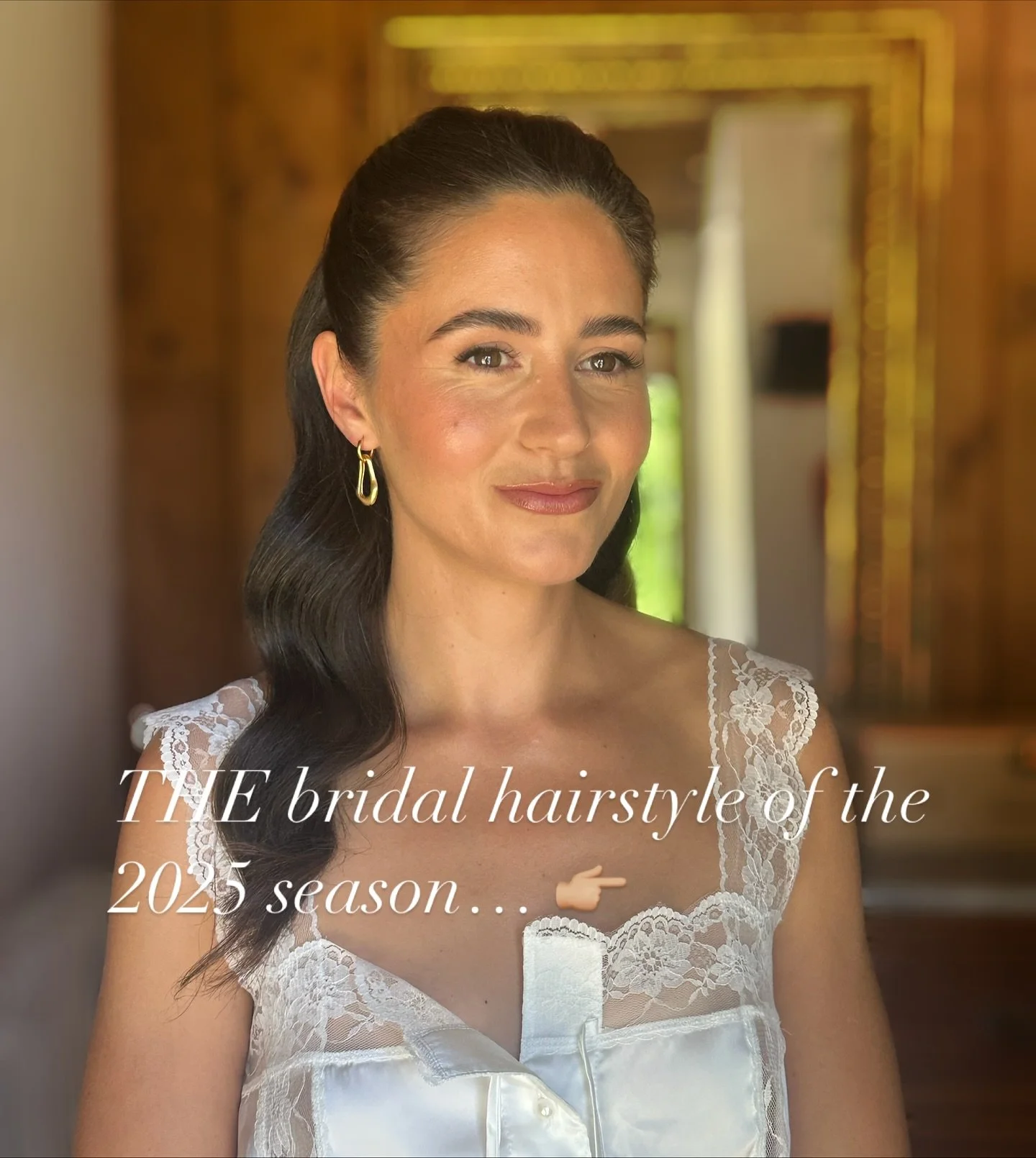 Can you guess what was the most popular bridal style this season?? 👀 
Without a doubt it was the snatched half-up half-down with a glossy glam wave. This style gives you the best of both worlds! A glam hair out moment but a bit of ventilation and ha