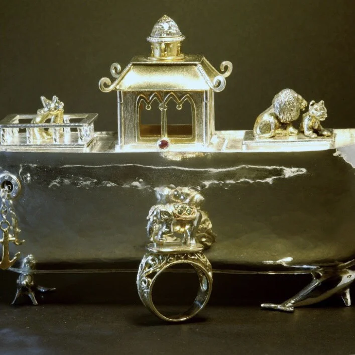 The Ark is a jewellery box less than a hand span long. The central ‘sedan chair’ lifts out; opening the doors reveals an elephant cocktail ring in three colours of gold with green, blue, cherry and white diamonds. 