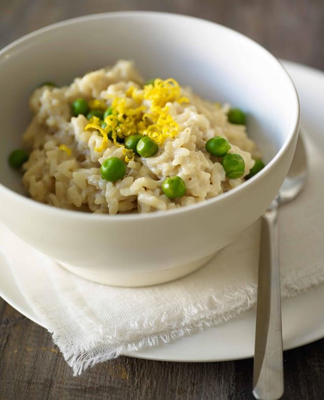 ⁣
Risotto with fresh peas... ⁣
⁣
Gluten free, lactose free, vegan, or any other food restrictions/requirements are fully accommodated at melt Catering :)⁣
⁣
.⁣
.⁣
.⁣
.⁣
.⁣
.⁣
.⁣
.⁣
#melt_catering #privateeventcatering #localingredients #eatlocalzuric