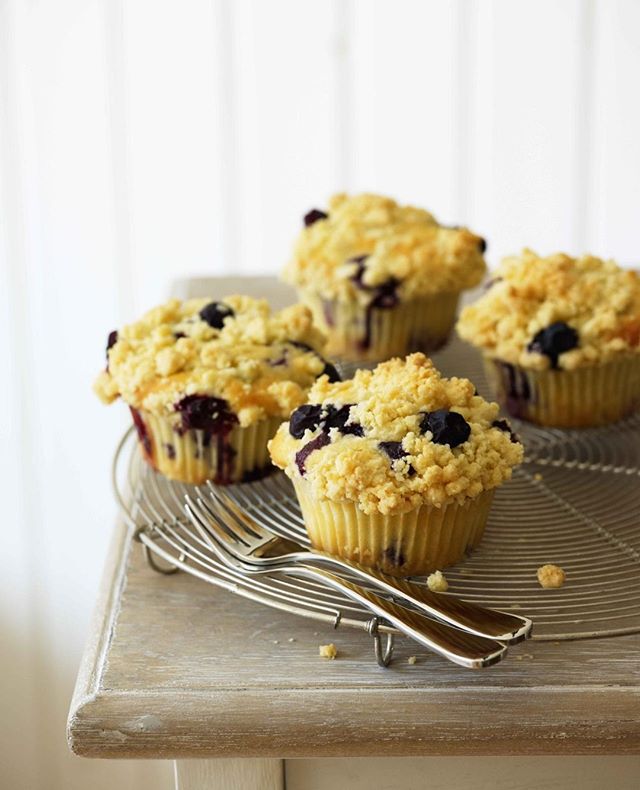Blueberry muffins for your next brunch party....⁣
.⁣
.⁣
.⁣
.⁣
.⁣
.⁣
.⁣
.⁣
#melt_catering #blueberrymuffins #homemademuffins #privateeventcatering #localingredients #eatlocalzurich #everythinghomemade #meltcateringzurich #cateringzurich #corporatelunc