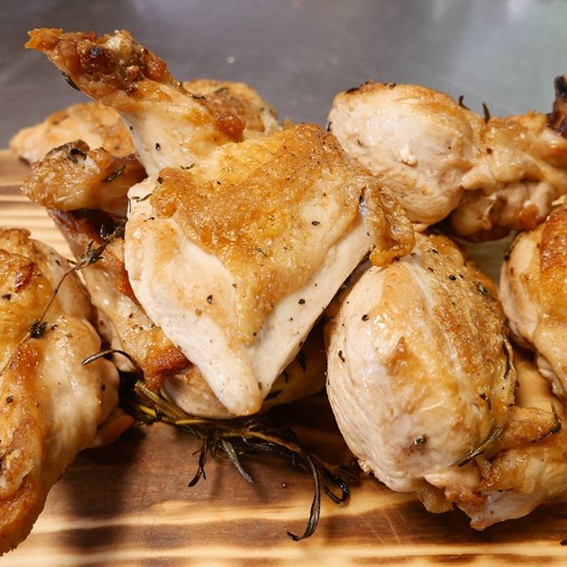 Getting ready for a catering event - rosemary chicken- meltcatering.ch.
.
.
.
.⁣
.⁣
.⁣
.⁣
#melt_catering #privateeventcatering #localingredients #eatlocalzurich #everythinghomemade #meltcateringzurich #cateringzurich #corporatelunchcatering #zurichca