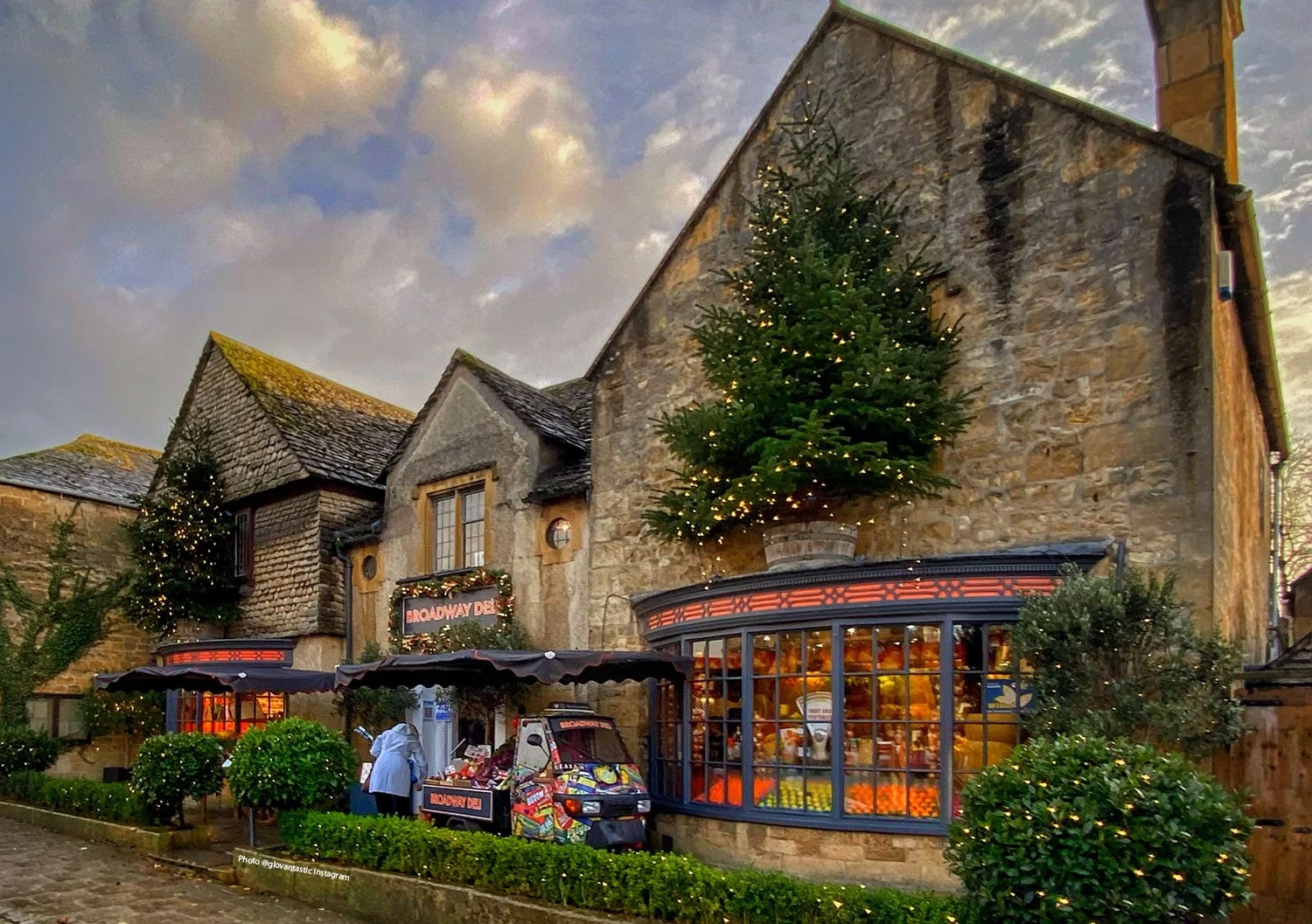 deli-broadway-christmas-worcestershire-food-and-drink-emporium-uk-photo-credit.jpg