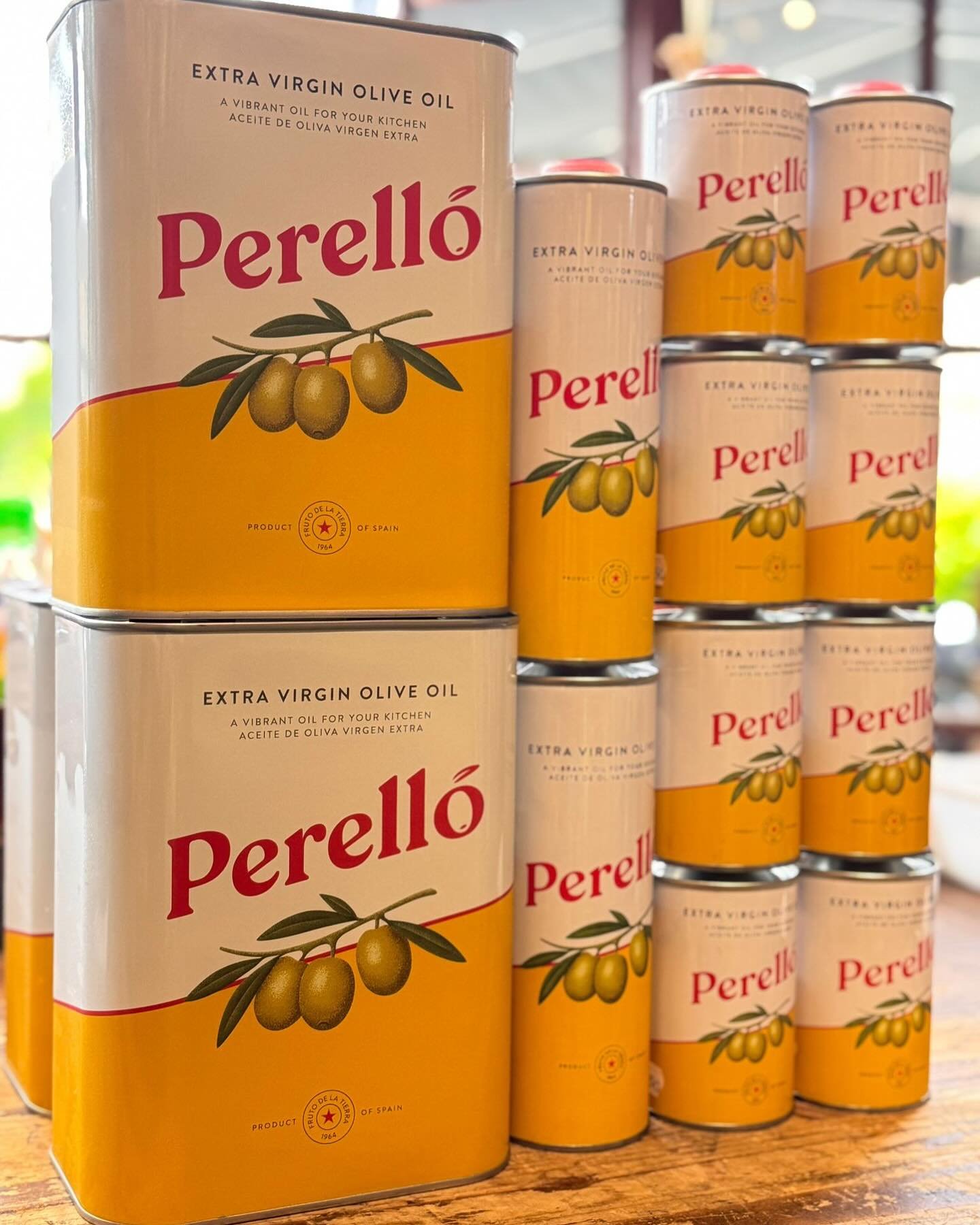 Super sexy new extra virgin olive oil from our friends at @perellofoods 250ml, 500ml &amp; 3L in the shop right now. Come buy it #spanish #oliveoil #broadway #deli #olive #oil #extravirgin #broadwaydeli #extravirginoliveoil #broadwaycotswolds #tins #