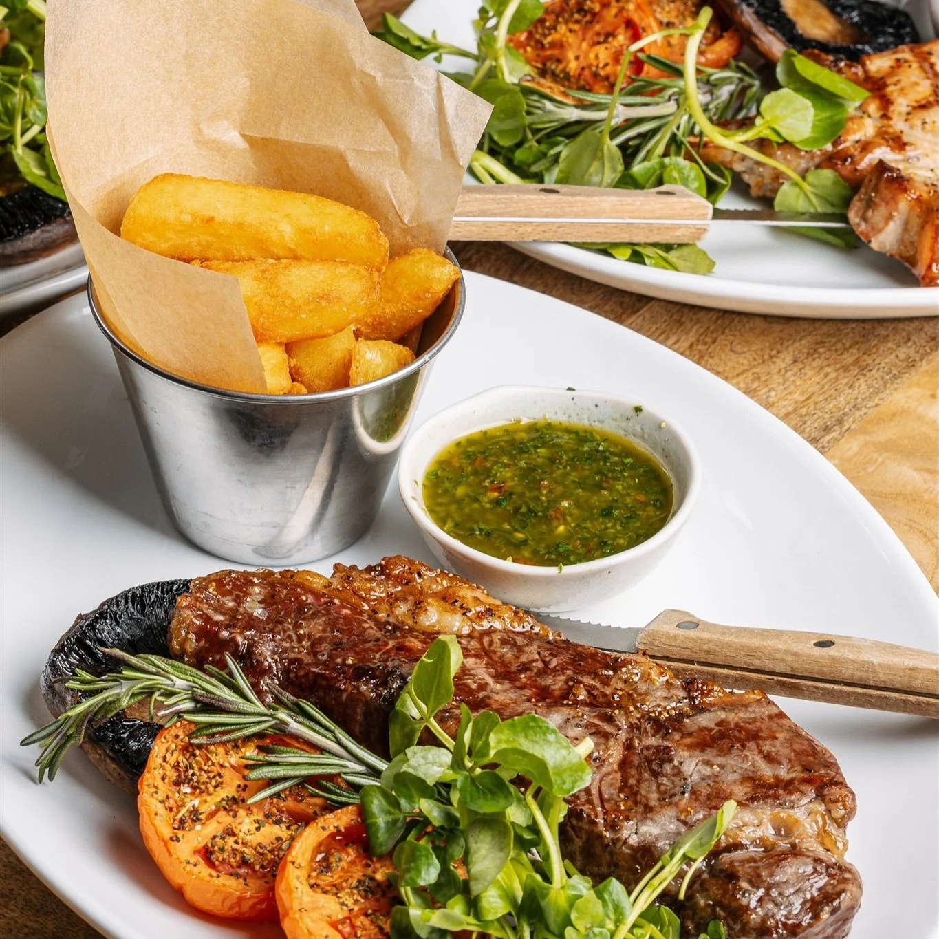 Something for everyone ❤️
Our brand-new menu is here, plus live singers every week &mdash;perfect for a relaxed family meal out.
Come dine, unwind, and enjoy the music!🎼