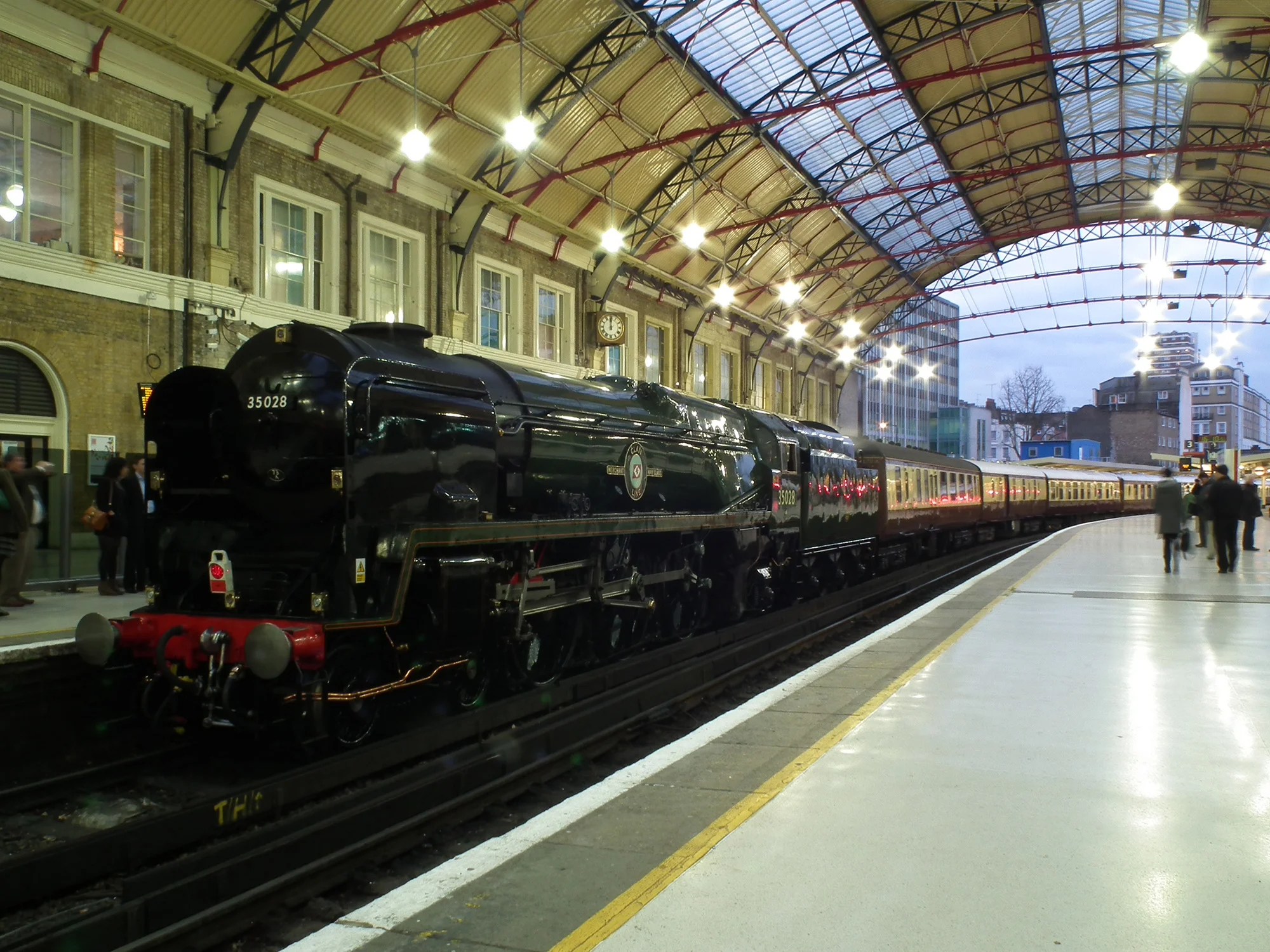 London Victoria Station Roof - Refurbishment of Eastern Barrel Roofs