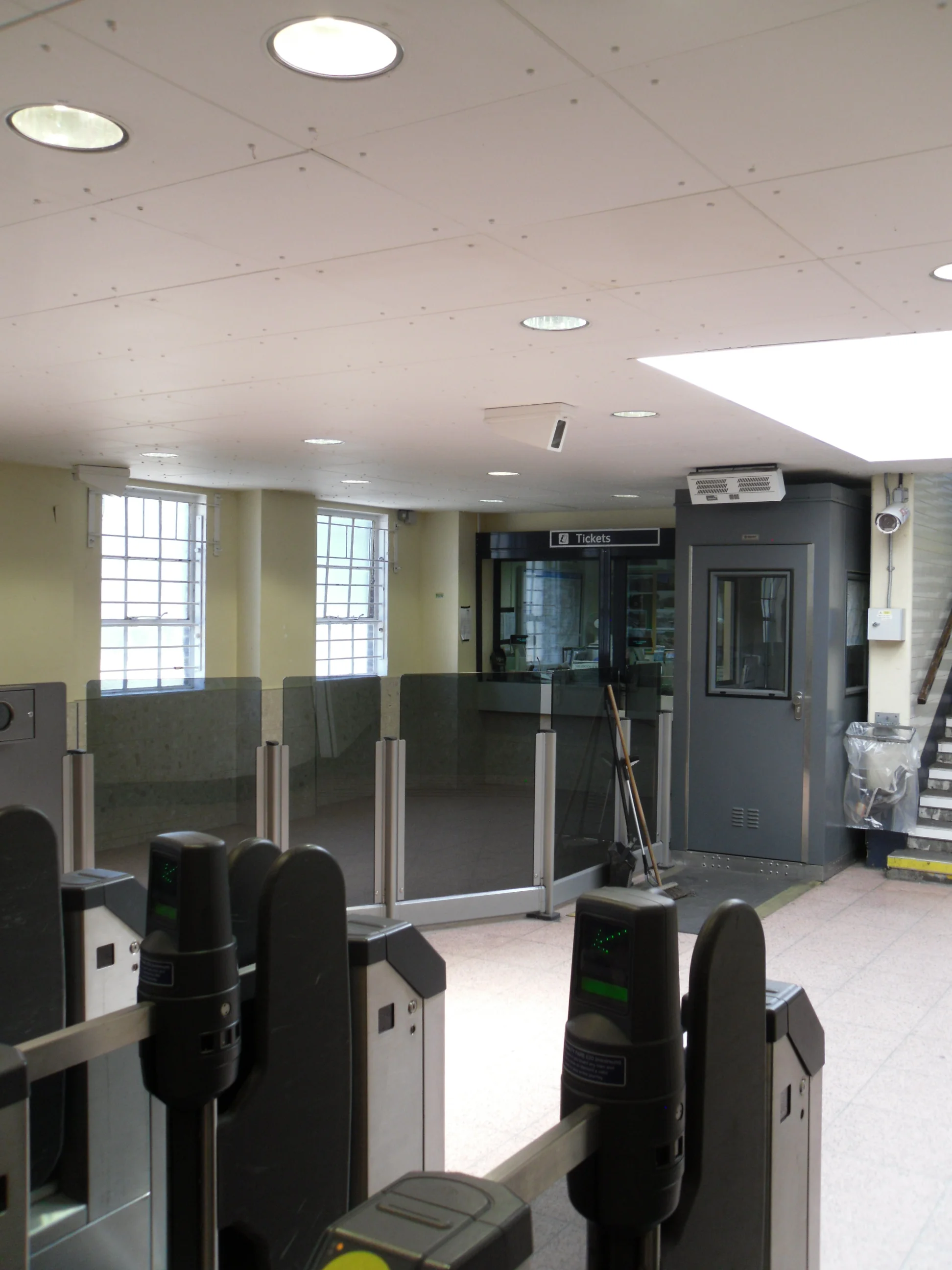 Worcester Park & New Malden - New Overbridge & Lifts ñ Access for All